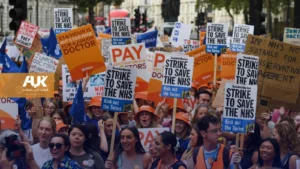 هيئة الصحة NHS توجه نداءً عاجلًا للمرضى مع بدء إضراب الأطباء لمدة 6 أيام