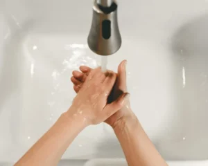 نصائح للتخلص من الرائحة الكريهة المنبعثة من مجاري المنزل
