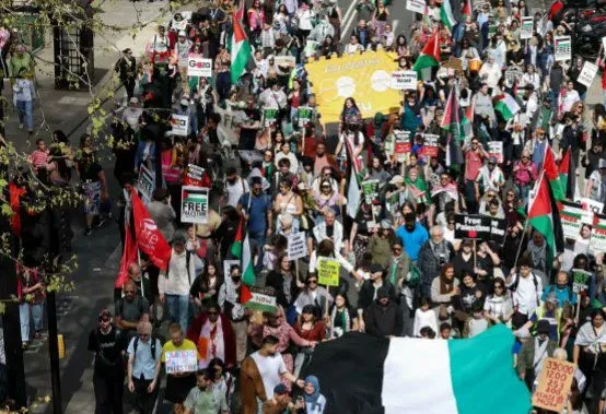 70 ألفًا يوقّعون على عريضة تطالب بريطانيا بوقف تسليح إسرائيل
