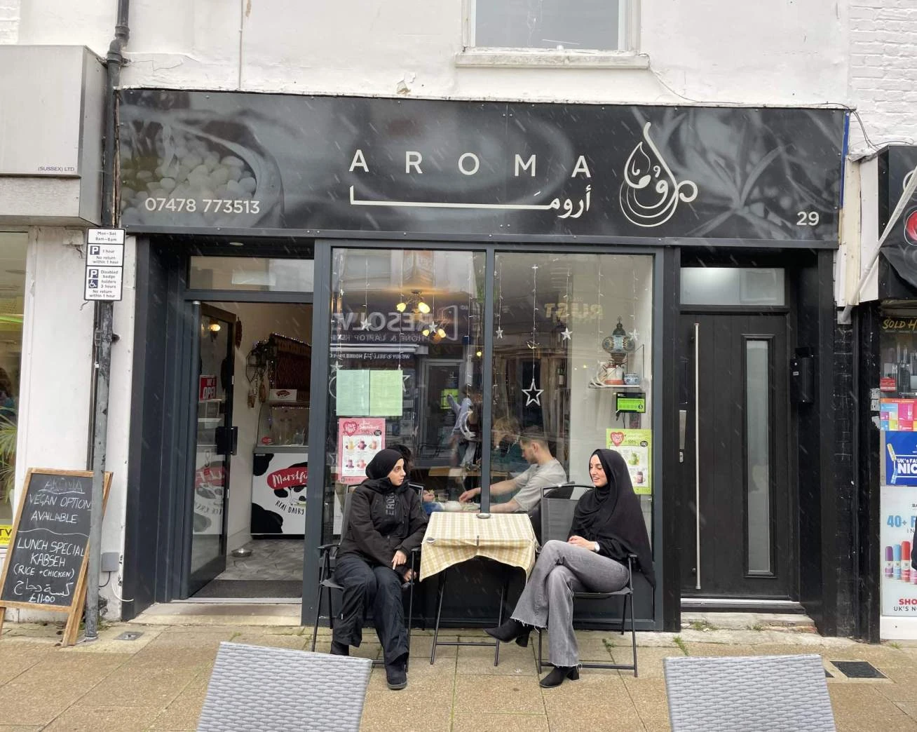 كيف أصبح مقهى عائلي فلسطيني في برايتون هدفًا عقب العدوان على غزة