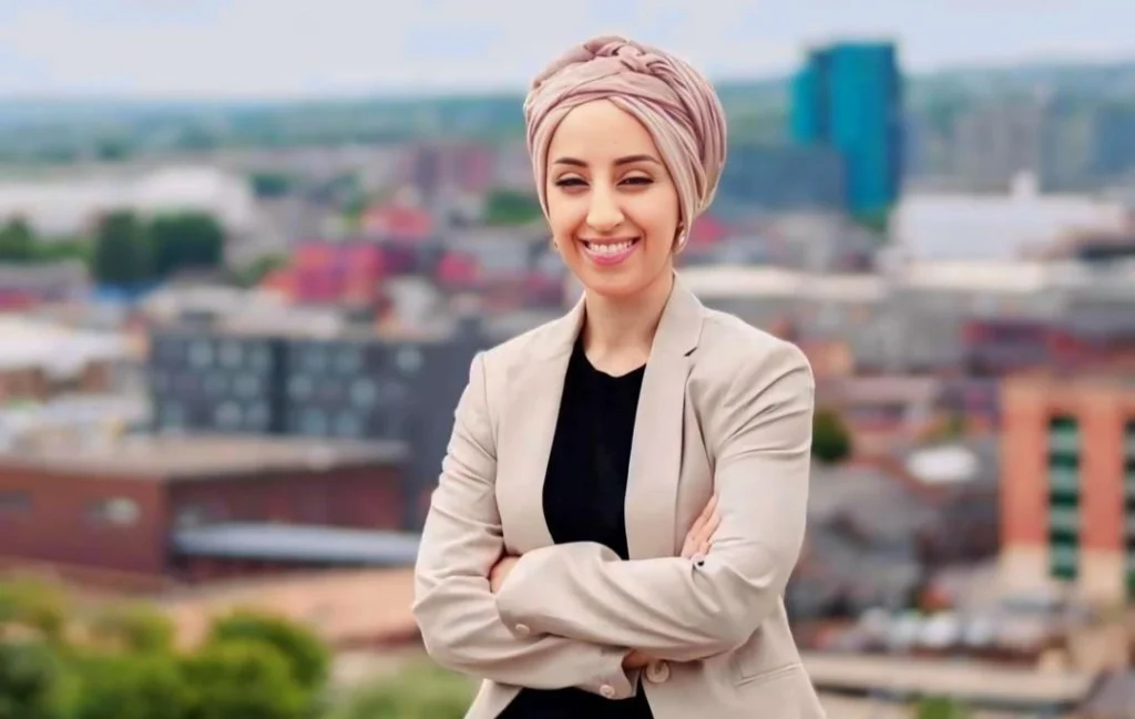 النائبة ابتسام محمد تعبر علناً عن غضبها من قيادة حزب العمال