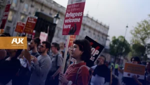 بريطانيون يكتبون رسائل ترحيب للمهاجرين وطالبي اللجوء