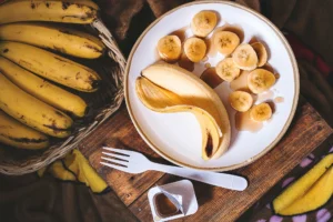 علماء بريطانيون يطورون موزًا يبقى طازجًا لوقت أطول
