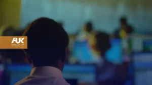 مراهق يجر والديه إلى المحكمة لأنه "لا يريد الانتقال إلى بلده الأم"