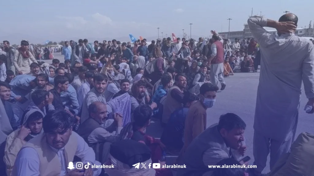 كيف أُجبرت بريطانيا على استقبال آلاف اللاجئين الأفغان بسبب خطأ فادح؟