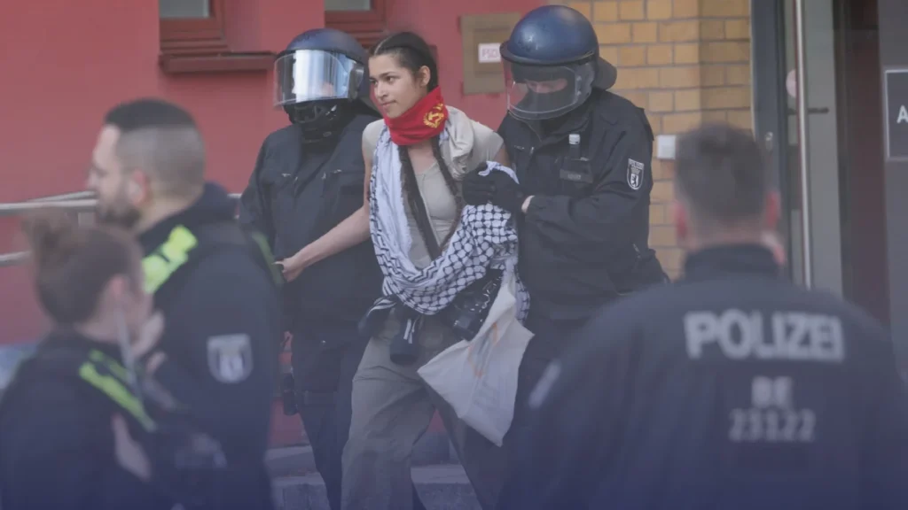 الشرطة البريطانية تتبنى أساليب فاشية في ملاحقة ناشطي فلسطين