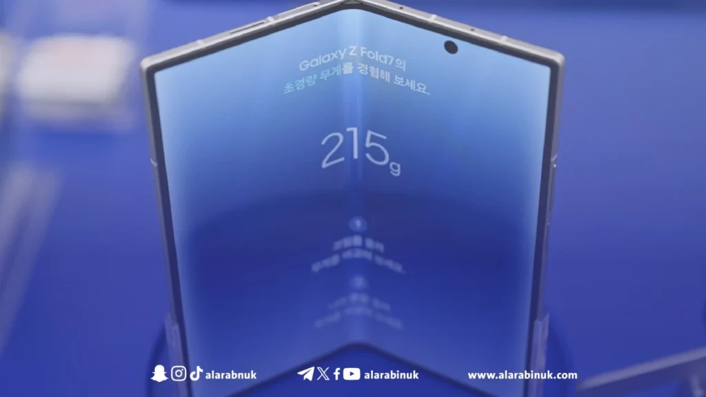 أبل تعلن عن أول آيفون قابل للطي على غرار سامسونج
