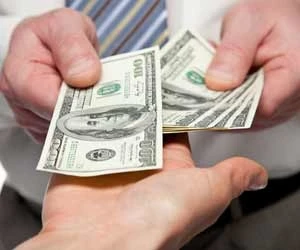أين نجد أعلى وأدنى الرواتب في مدن بريطانيا لعام 2025؟