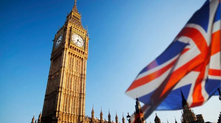 أين نجد أعلى وأدنى الرواتب في مدن بريطانيا لعام 2025؟