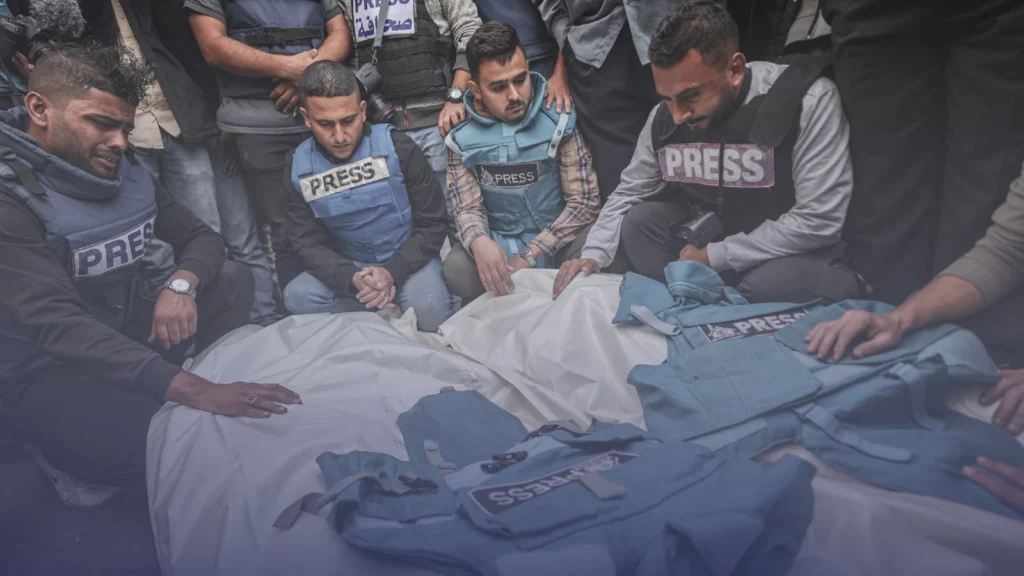 وقفة تأبينية أمام داونينغ ستريت تكريمًا لأكثر من 200 صحفي استُشهدوا في غزة