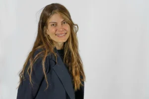 ليلى كانينغهام: أول مسلمة من أصول مصرية تطرق أبواب سباق عمدة لندن عن حزب يميني معادٍ للهجرة