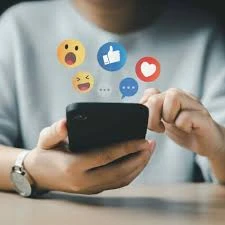 شرطة اسكتلندا: إيلون ماسك وتومي روبنسون يضخّمان شائعات حادثة دندي