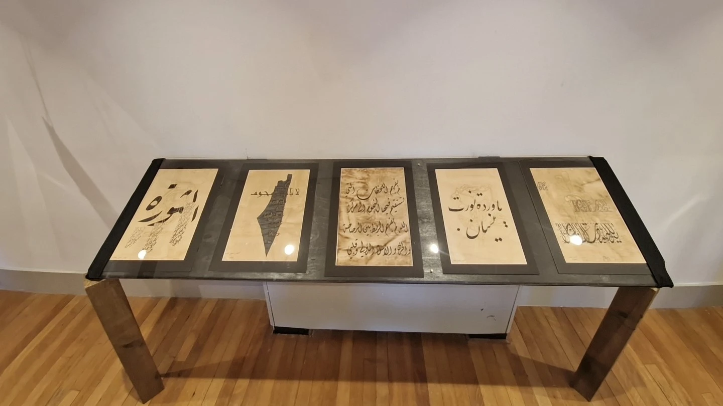 لندن تحتضن معرض “غرفة 14”.. حين يتحوّل جدار السجن إلى نافذة للفن والمقاومة