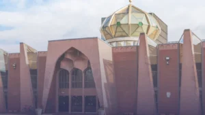 تشديد الإجراءات الأمنية في مساجد اسكتلندا بعد إحباط مخططات إرهابية