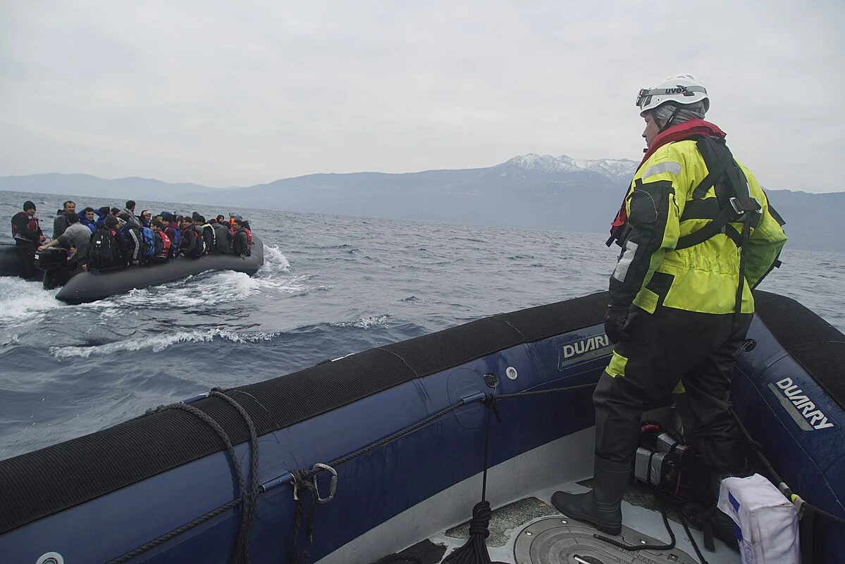 Refugees_crossing_the_Mediterranean_sea_on_a_boat,_heading_from_Turkish_coast_to_the_northeastern_Greek_island_of_Lesbos,_29_January_2016 (1)