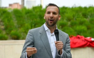 يهودي مناصر لفلسطين.. من هو زاك بولانسكي زعيم حزب الخضر الجديد؟