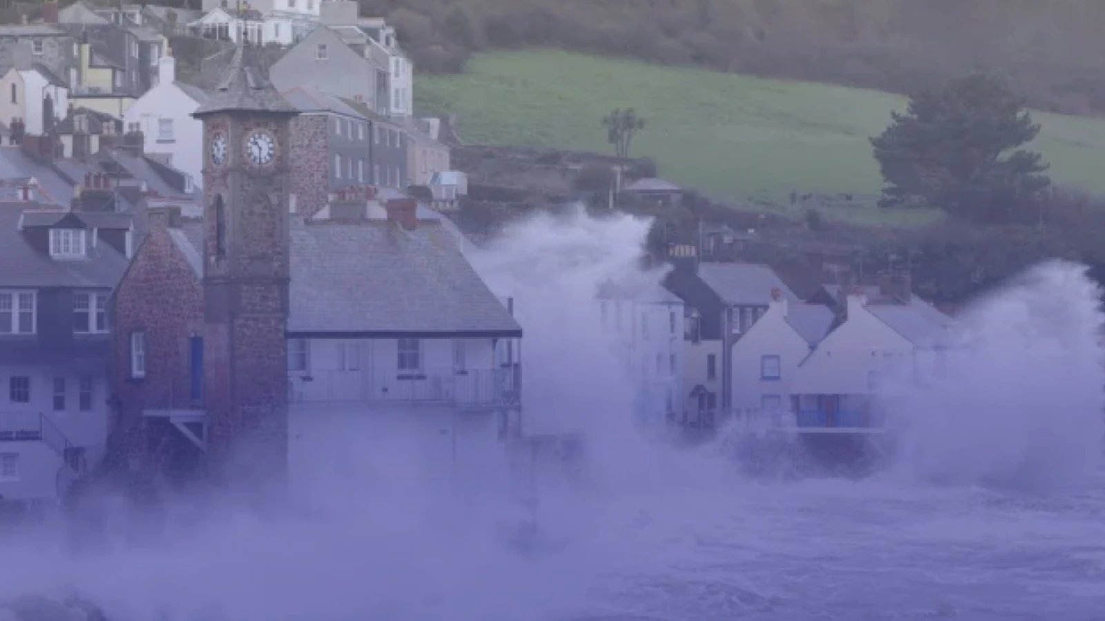 العاصفة بنيامين تضرب بريطانيا.. تعرف على المناطق الأكثر عرضة للضرر