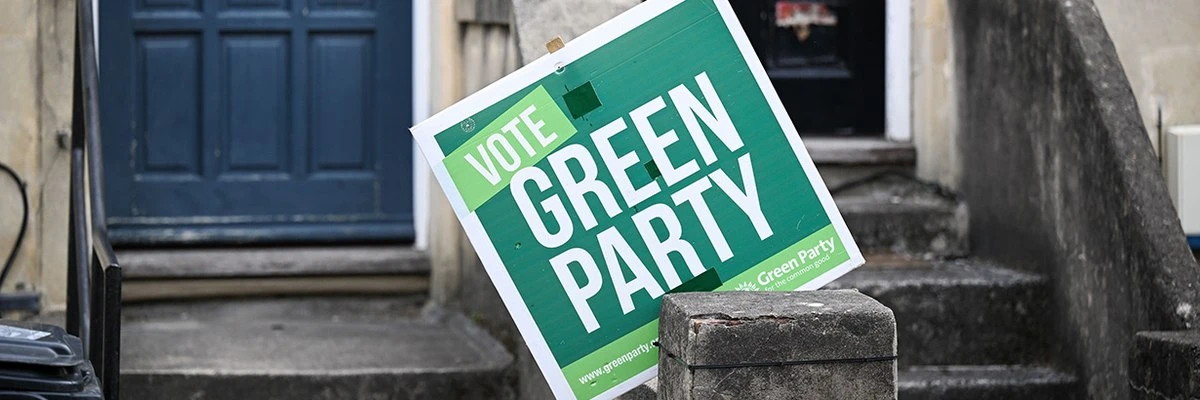 زاك بولانسكي يحقق تقدما قياسيا للخضر في العضوية واستطلاعات الرأي