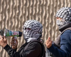القضاء البريطاني يدين 4 من نشطاء "بال أكشن" باقتحام شركة تصنيع عسكري