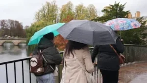 عاصفة “إيمي” تضرب بريطانيا برياح عاتية وأمطار غزيرة هذا الأسبوع