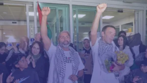 ناشط أسكتلندي يروي تفاصيل اعتقاله في إسرائيل: "تعرضنا للتعذيب والكلاب هاجمتنا"