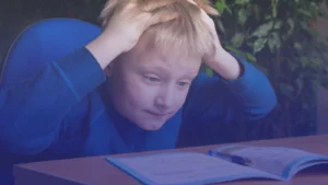 المثالية عند الأطفال: لماذا لا يحتمل بعض الأطفال الخطأ وكيف نساعدهم على تقبّله؟