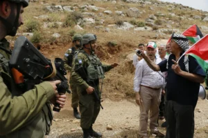 تقرير: أكثر من 200 مشجع لفريق “مكابي تل أبيب” على صلة مباشرة بالجيش الإسرائيلي