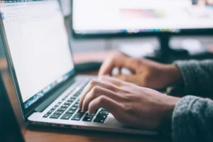 بيانات الهوية الرقمية في مرمى القراصنة.. تحذيرات من خطر اختراق وابتزاز واسع