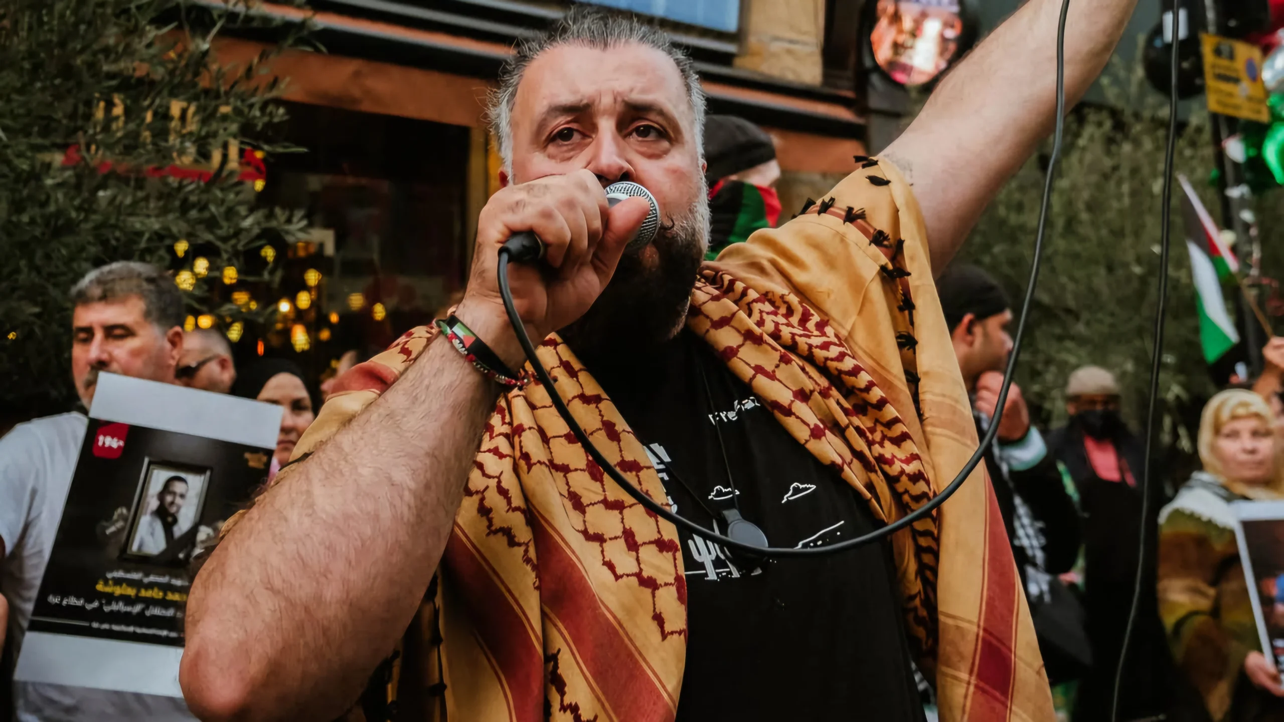 أسطول الصمود تحت النار: عائلة أسامة قشوع تناشد ستارمر لإنقاذ ابنها