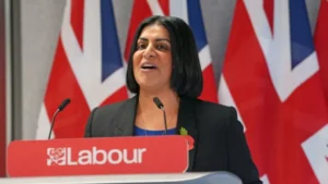 توقّعات بقرار جديد: حرمان عشر سنوات من المساعدات للحاصلين على الإقامة في فترة جونسون