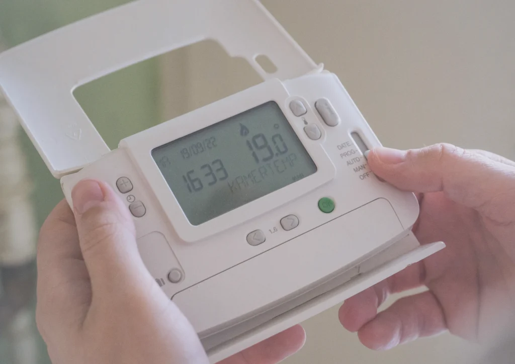 6 أخطاء شائعة في التدفئة تُهدِر الطاقة والمال خلال موجة البرد.. كيف تتجنبها؟