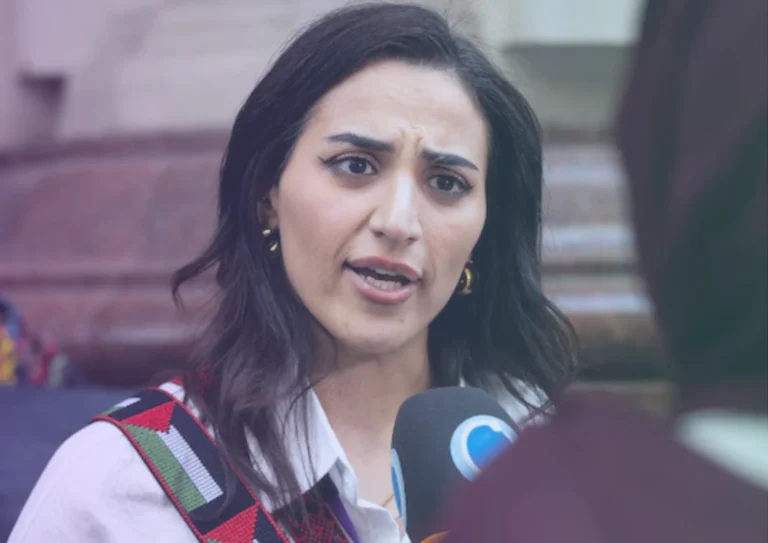 الطبيبة رحمة العدوان تُعاقَب بعد حملة ضغط إسرائيلية غير مسبوقة