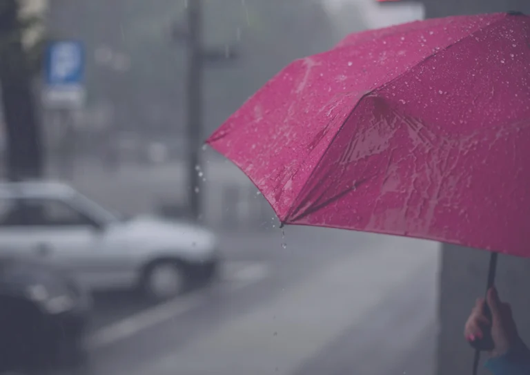 العاصفة كلوديا تغمر مناطق في بريطانيا بالفيضانات وتحذيرات الأرصاد تتصاعد