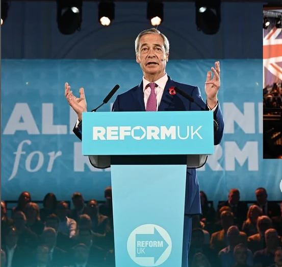 إيقاف عضو في "ريفورم" بعد دعوته لإبادة المسلمين نايجل فاراج