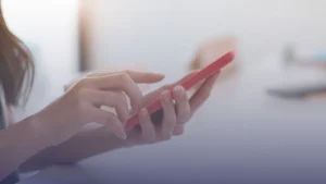 هل تلقيت رسالة رقمية من هيئة الضرائب البريطانية؟ إليك ما تعنيه