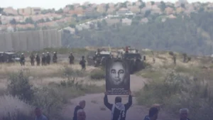 الجارديان: السجون الإسرائيلية تتحول إلى "جبهة حرب" ضد الأسرى الفلسطينيين