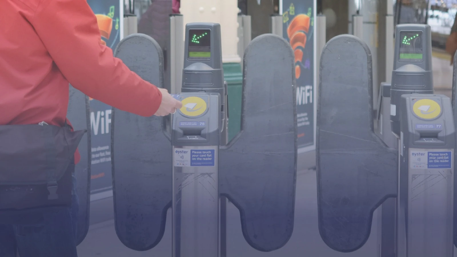 تفعيل الدفع بالبطاقة والهاتف في 50 محطة قطار بريطانية جديدة ابتداءً من ديسمبر 2025