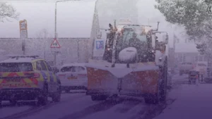 عواصف ثلجية تضرب بريطانيا وتشل الطرق وسط تحذيرات من ثلوج رعدية