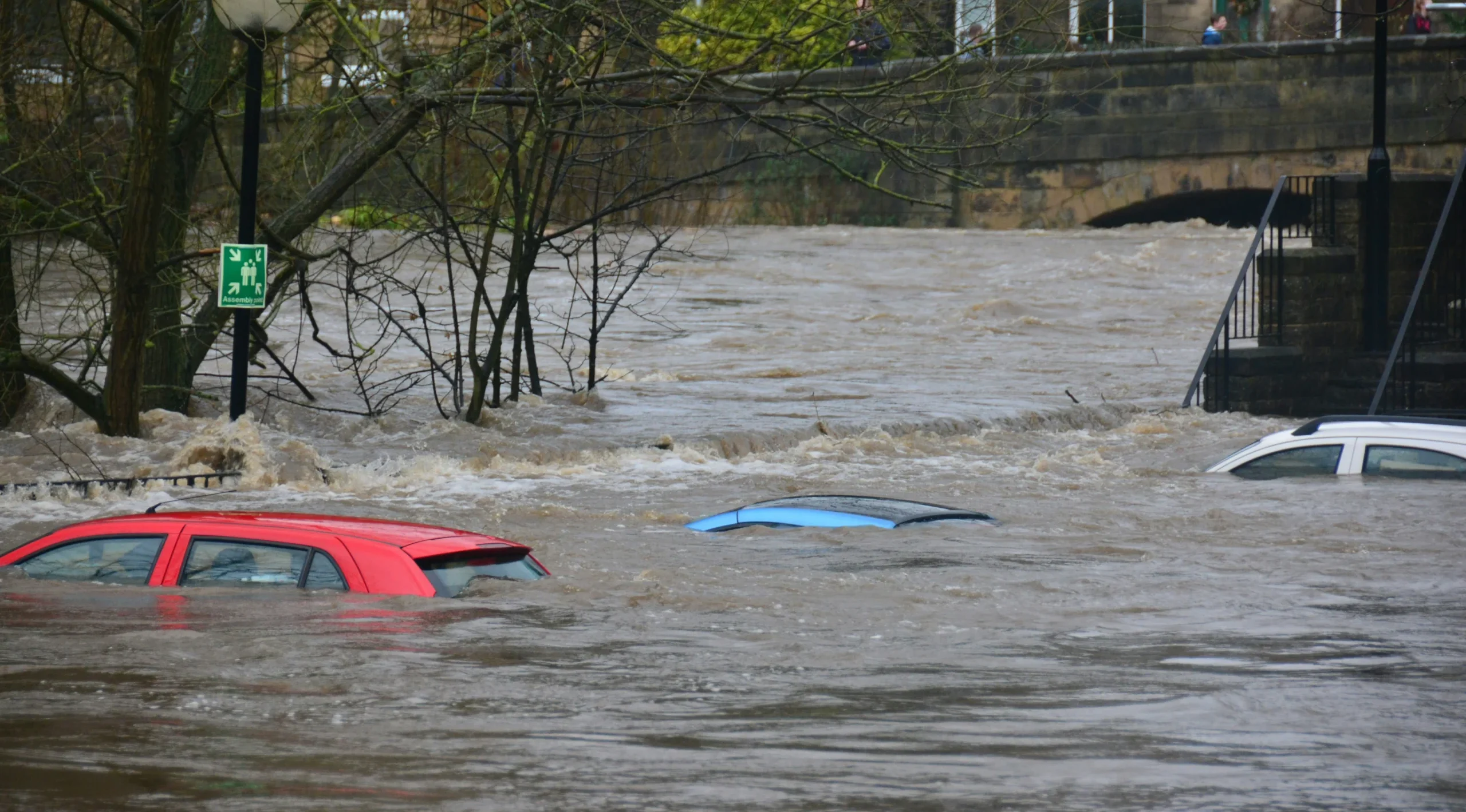 العاصفة كلوديا تغمر مناطق في بريطانيا بالفيضانات وتحذيرات الأرصاد تتصاعد