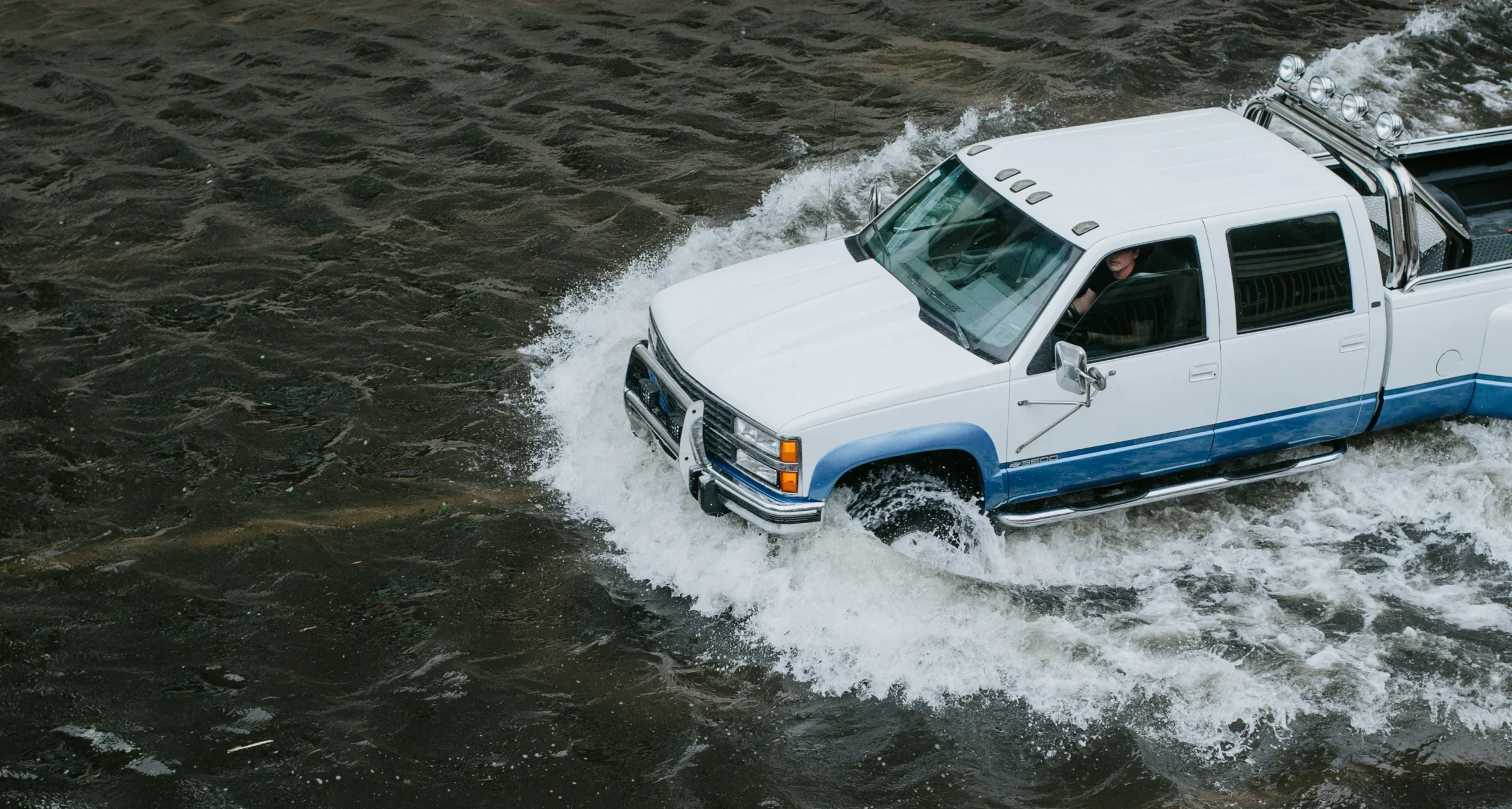 العاصفة كلوديا تغمر مناطق في بريطانيا بالفيضانات وتحذيرات الأرصاد تتصاعد