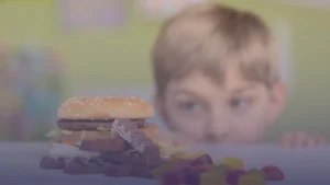 أطعمة مُصنّعة خطيرة تهدد صحة الأطفال في بريطانيا