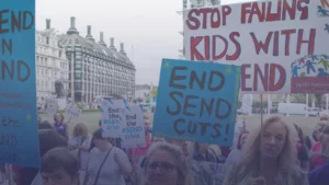 انتقادات لمدارس إنجلترا بسبب استبعاد طلاب الاحتياجات الخاصة