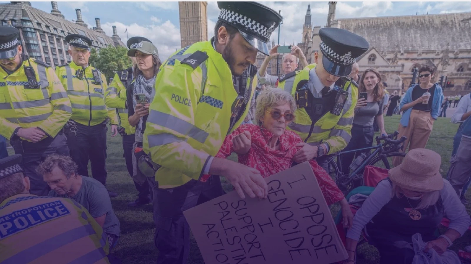 الشرطة البريطانية تعتقل محتجين في لندن ضد حظر "بال أكشن"