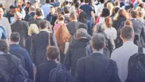 استطلاع: الخلفية الاجتماعية ما زالت تؤثر على فرص النجاح المهني ببريطانيا