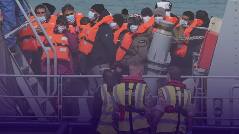 أكثر من 800 مهاجر يعبرون القنال في يوم واحد في أعلى رقم منذ شهرين