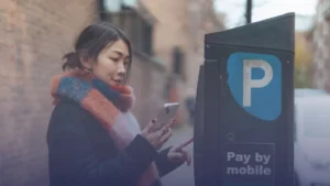 تغييرات جديدة في قوانين ركن السيارات ببريطانيا تؤثر على آلاف السائقين