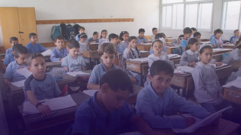 السلطة الفلسطينية تتحدى مطالب العمال بحذف “معاداة السامية” من الكتب المدرسية