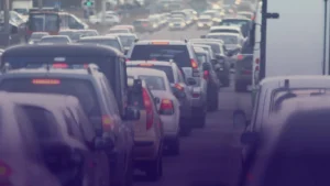 بريطانيا تشن حملة واسعة على سائقي التوصيل مع تهديد بترحيل المخالفين