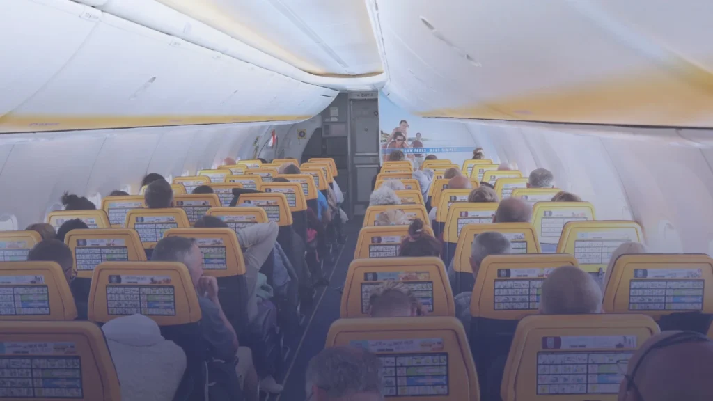 غضب بين المسافرين.. كل ما يجب معرفته عن حظر رايان إير لبطاقات الصعود الورقية