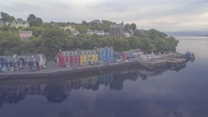 قرية بريطانية ساحرة تندرج ضمن أجمل الوجهات السياحية في خريف 2025